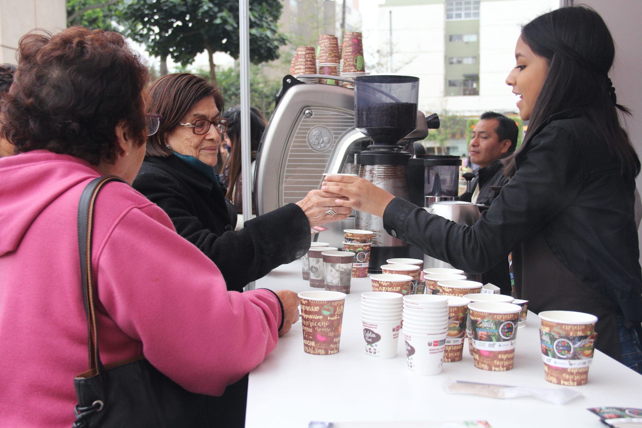 A festejar el Día del Café Peruano